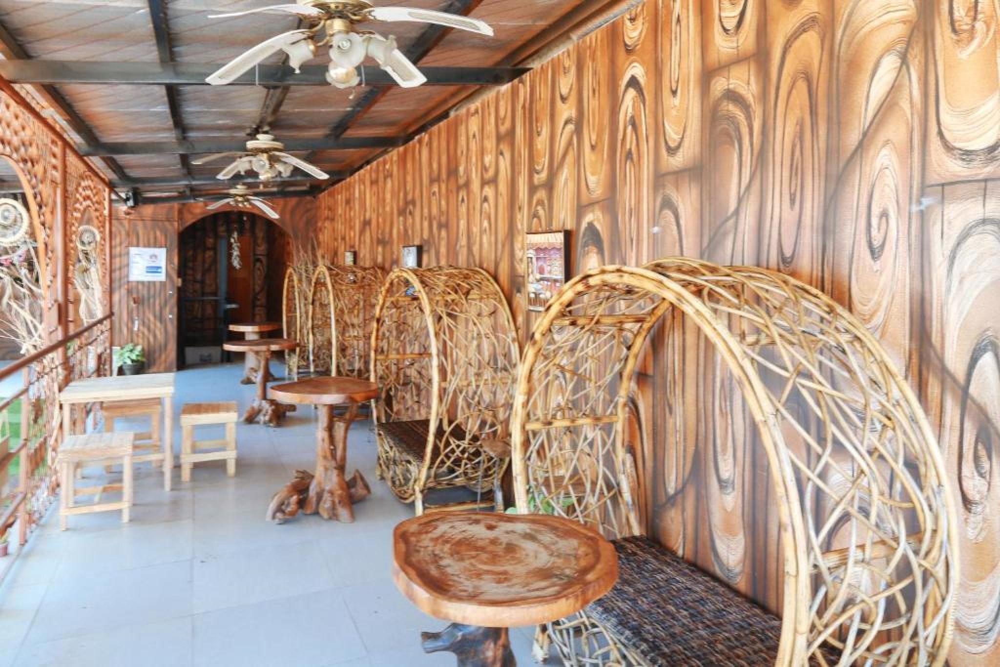 Reddoorz Plus @ Castle Chateau Iloilo Экстерьер фото